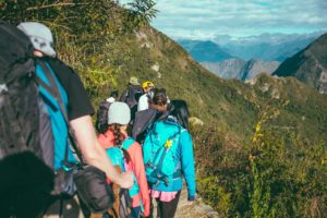 Cursos de ingles para empresas Team Building actividades para aprender ingles hiking